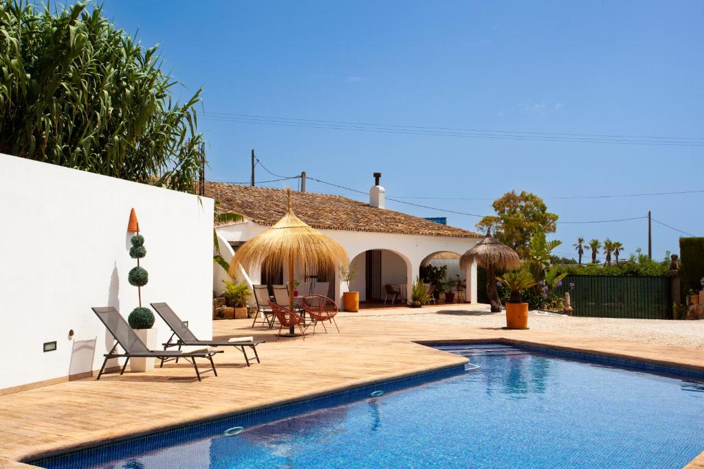 Willa z basenem i domem w obiekcie Casa de campo Canoret, Benissa, Alicante , Spain w mieście Benissa