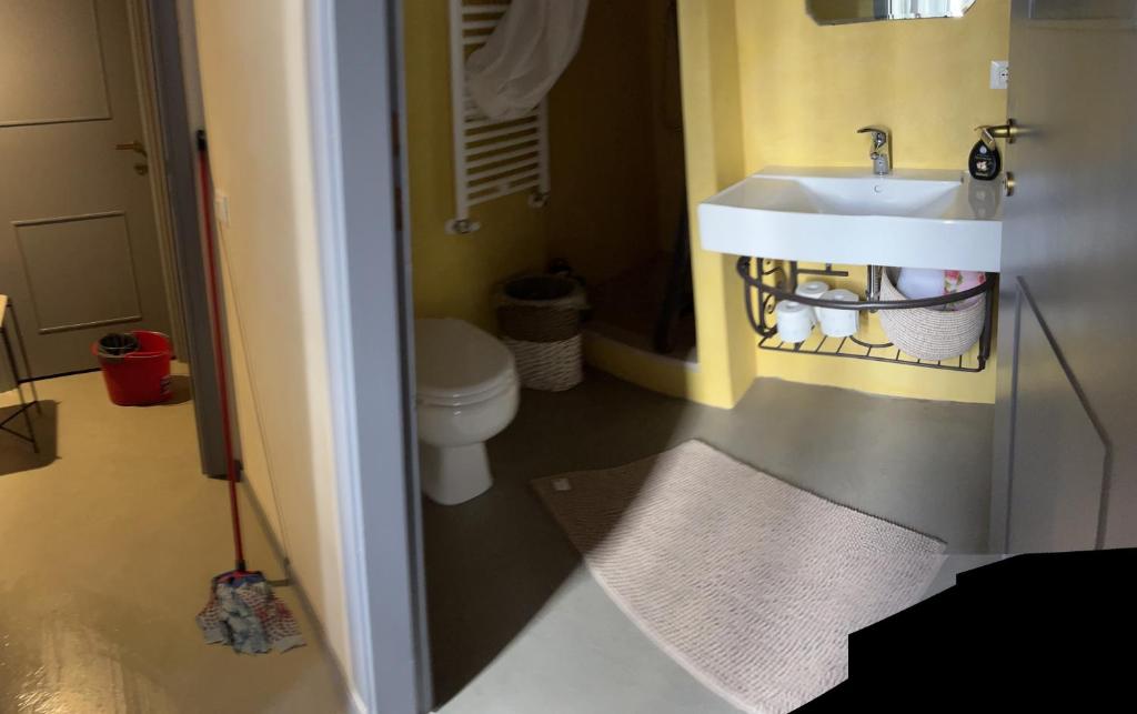 Koupelna v ubytování A casa di Lallo