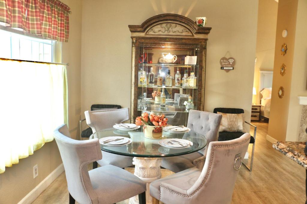 a dining room with a glass table and chairs at King.Queen-2 mins to South coast Plaza in Santa Ana