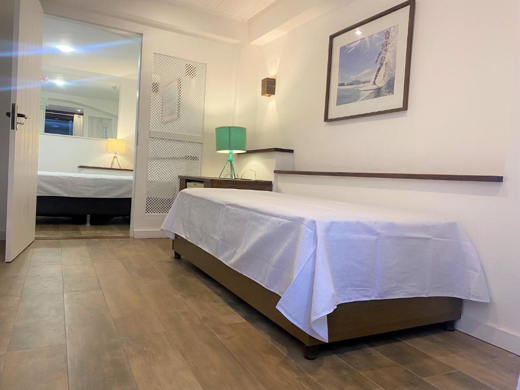 Praia dos Ossos Guest House - Búzios com pé na areia - Habitación Doble Deluxe Con Cama Supletoria