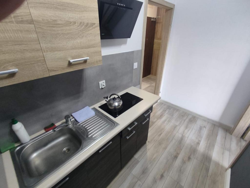 Kuchyňa alebo kuchynka v ubytovaní 1110 Śmiałego 39 - Tanie Pokoje w Apartamencie - samodzielne zameldowanie - self check in