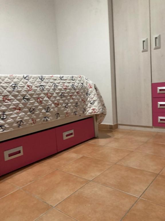 Postel nebo postele na pokoji v ubytování MARTSARAs PISCINA SARDINA
