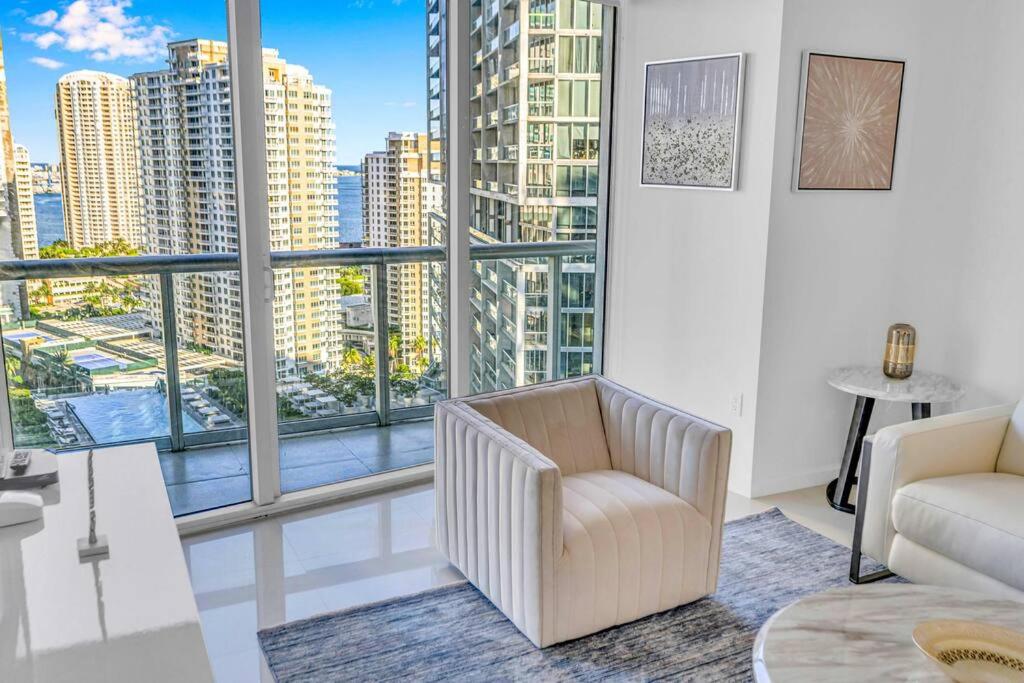 Posezení v ubytování Emblematic unit at Icon in the heart of Brickell