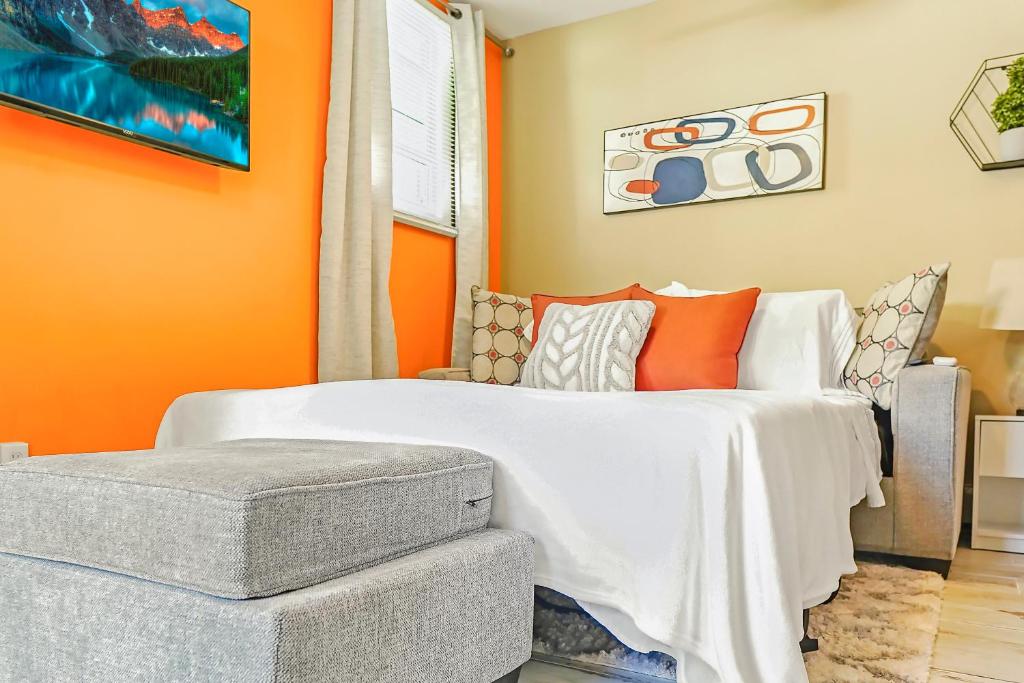 THE COZY CORNER SUITE* *FAST WIFI* *278 Mbps* *30 MIN TO NYC, Unionport