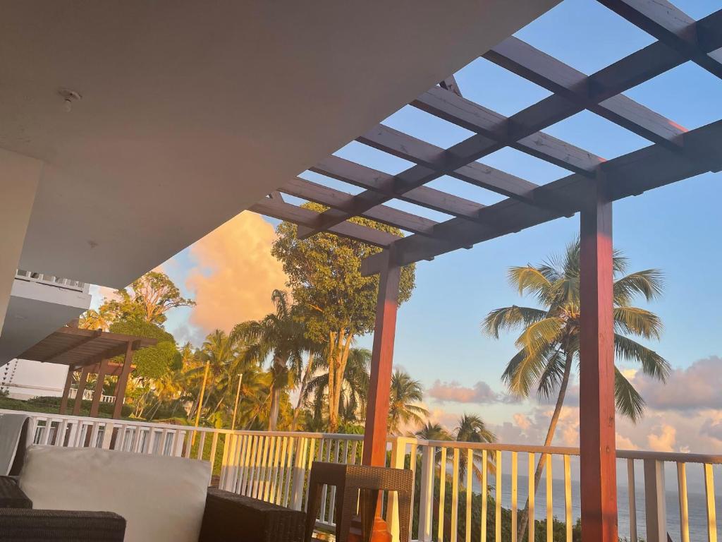 Balcone o terrazza di Vista Mare Spectacular Ocean View Top Floor 1-Bedroom Condo, Samana