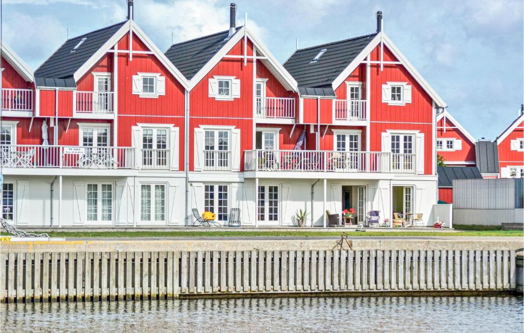 un grande edificio rosso accanto a un corpo d'acqua di Gorgeous Apartment In Nykbing Sj With Wifi a Nykøbing Sjælland
