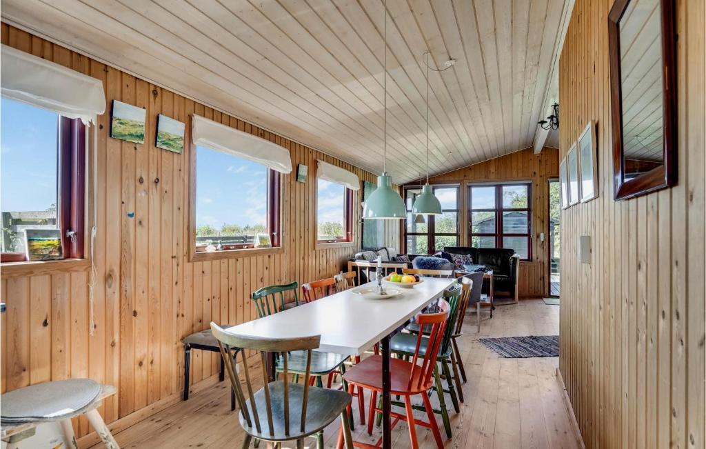 Fotografie z fotogalerie ubytování Cozy Home In Skjern With Kitchen v destinaci Skjern