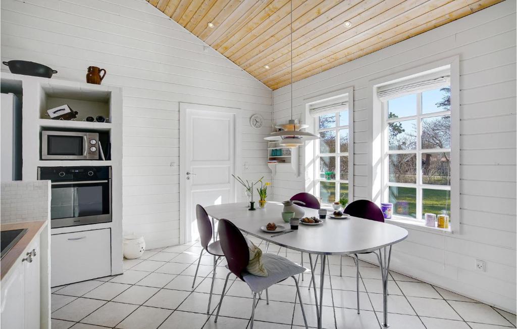 Fotografie z fotogalerie ubytování Beautiful Home In Nykøbing Sj With Wifi v destinaci Klint