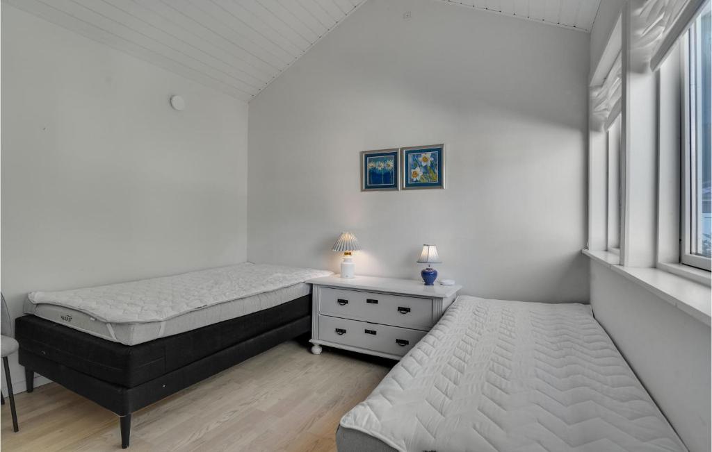 Postel nebo postele na pokoji v ubytování Gorgeous Home In Nykøbing Sj With Wifi