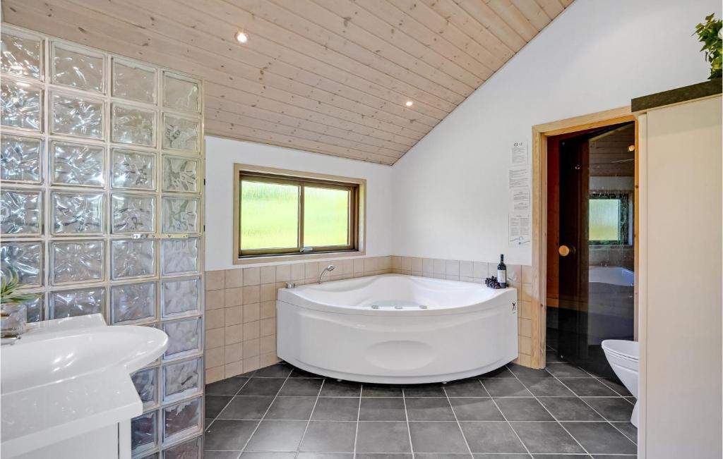 Koupelna v ubytování Holiday Home Søvej I