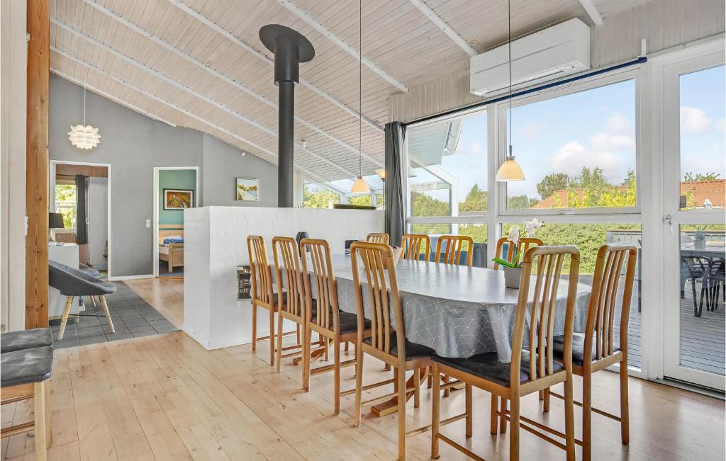 Fotografie z fotogalerie ubytování Cozy Home In Juelsminde With Wifi v destinaci Sønderby