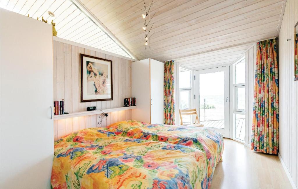 Postel nebo postele na pokoji v ubytování Four-Bedroom Holiday Home In Ronne