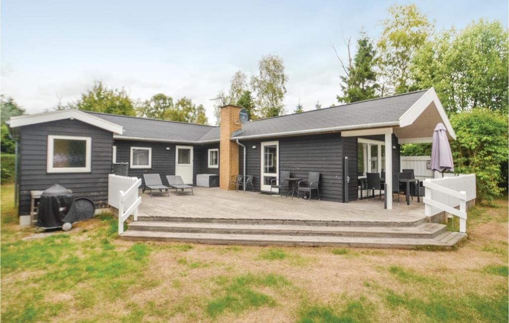 a house with a large backyard with a patio at Holiday Home Gråpilevej in Bøtø By