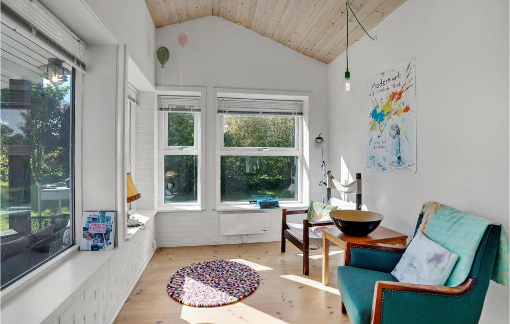 Posezení v ubytování 3 Bedroom Stunning Home In Malling