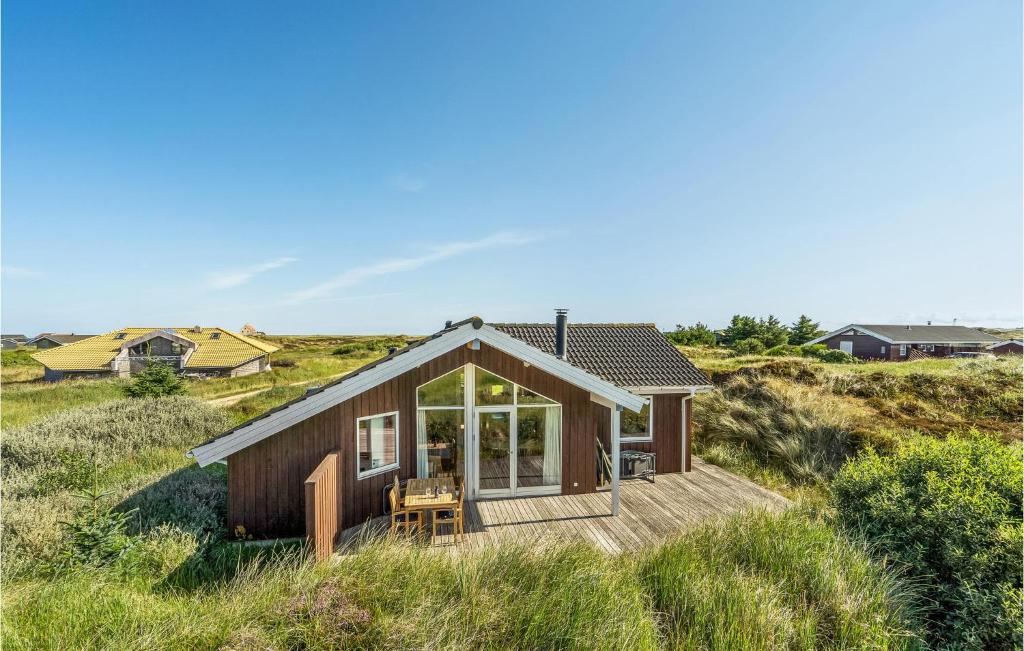 Lild StrandにあるAmazing Home In Frstrup With 3 Bedrooms, Sauna And Wifiの小屋