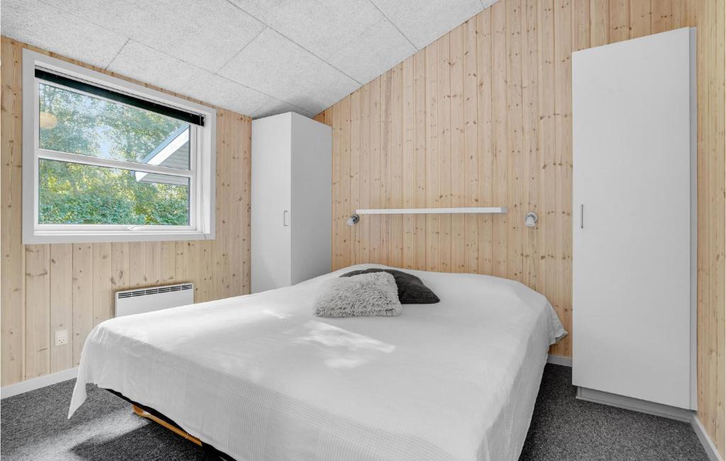 Postel nebo postele na pokoji v ubytování Holiday Home Nordmarken Ix