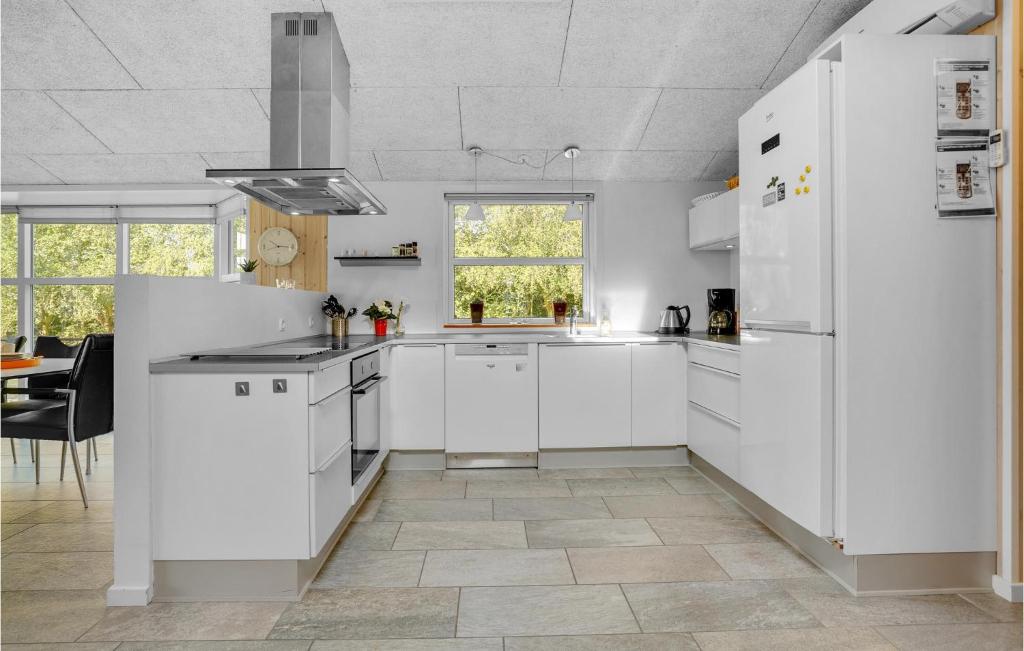 Kuchyň nebo kuchyňský kout v ubytování Holiday Home Nordmarken Ix