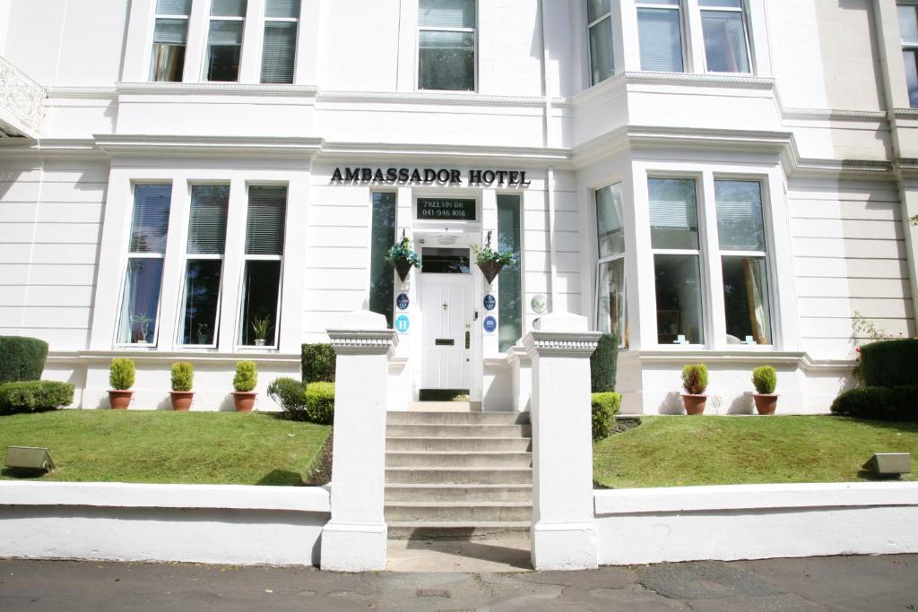 Muka bangunan atau pintu masuk Ambassador Hotel