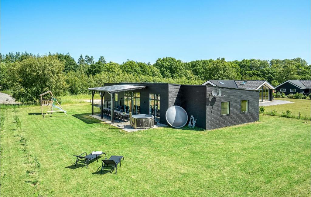 GlesborgにあるAmazing Home In Glesborg With 7 Bedrooms, Sauna And Wifiの小黒家