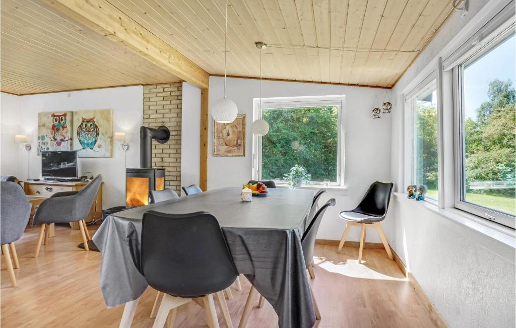 Fotografie z fotogalerie ubytování Three-Bedroom Holiday Home In Jagerspris v destinaci Jægerspris