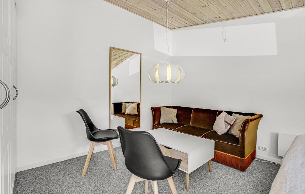 Posezení v ubytování Three-Bedroom Holiday Home In Jagerspris