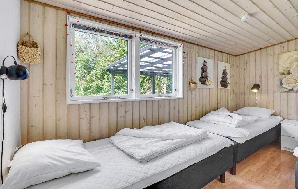 Postel nebo postele na pokoji v ubytování Three-Bedroom Holiday Home In Jagerspris