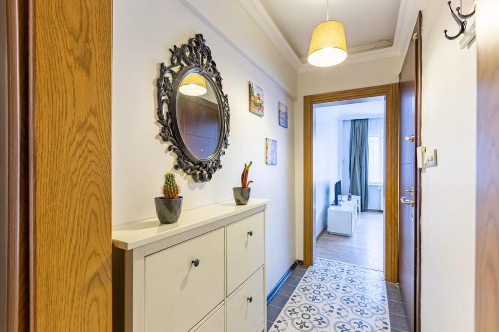 Kép Cozy Flat With Outstanding Bosphorus View in Beyoglu szállásáról Isztambulban a galériában