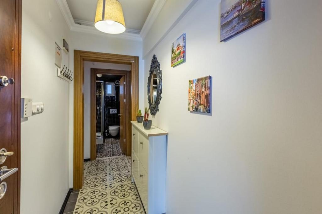 Kép Cozy Flat With Outstanding Bosphorus View in Beyoglu szállásáról Isztambulban a galériában