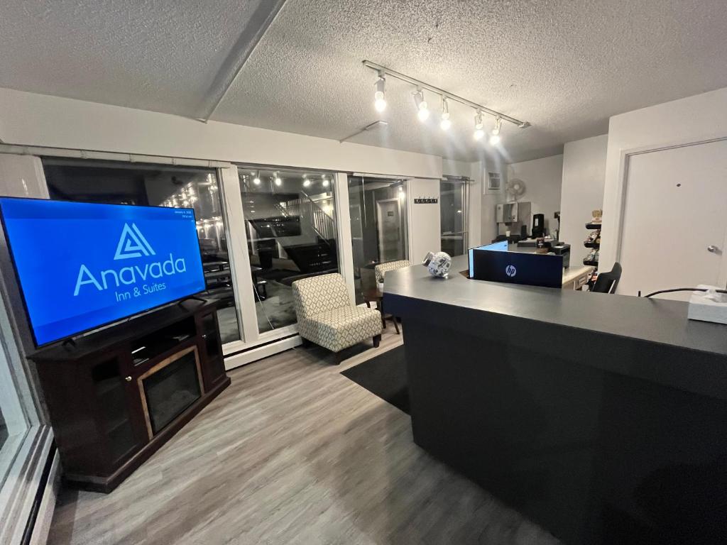 TV a/nebo společenská místnost v ubytování Anavada Inn & Suites - Prince George
