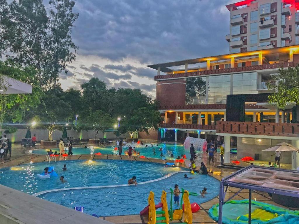 Sarah Resort Gazipur tesisinde veya buraya yakın yüzme havuzu