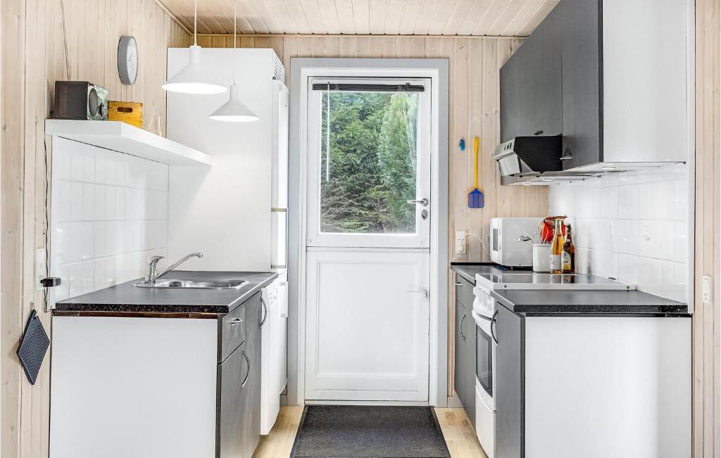 Kuchyň nebo kuchyňský kout v ubytování Holiday Home Fridavej Grenaa Xii