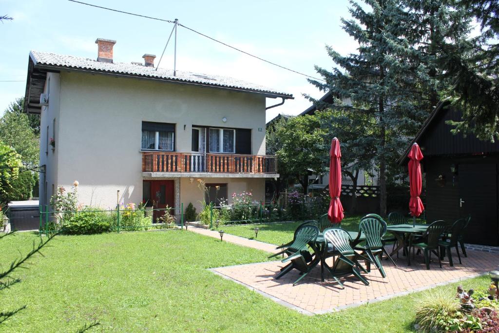 a yard with a table and chairs and a house at Rooms4Young in Ljubljana