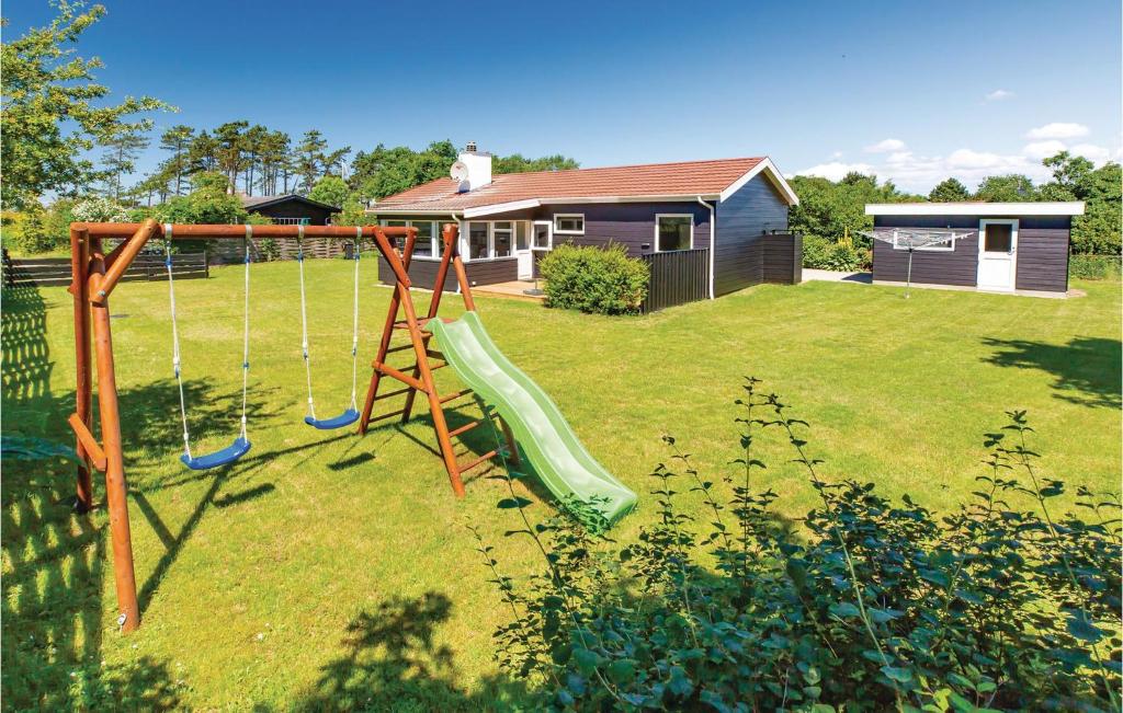 Ο χώρος παιχνιδιού για παιδιά στο Three-Bedroom Holiday Home In Slagelse