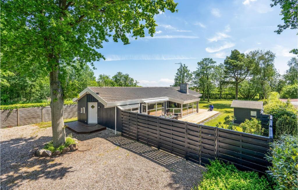 En have udenfor Holiday Home Uglevej Idestrup Iv