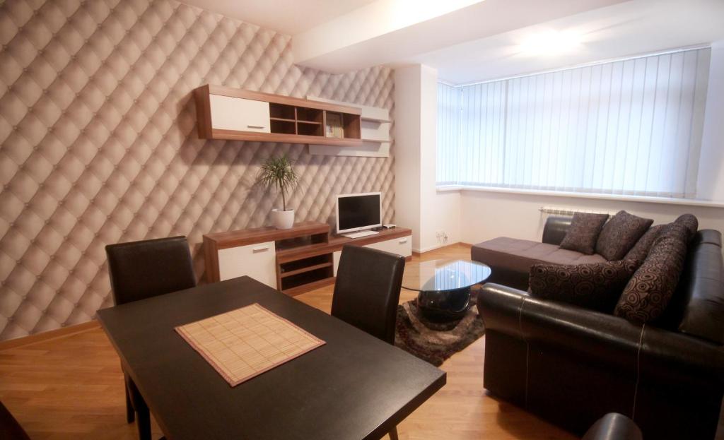 Apartments Belgrade - Standard One-Bedroom Apartment (4-5 Adults)