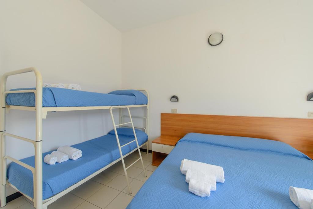 Postel nebo postele na pokoji v ubytování Hotel Paloma Beach Front Chiringuitos Time