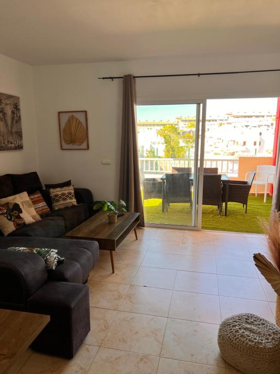 a living room with a couch and a table at Casa Jerome in Playa Paraiso