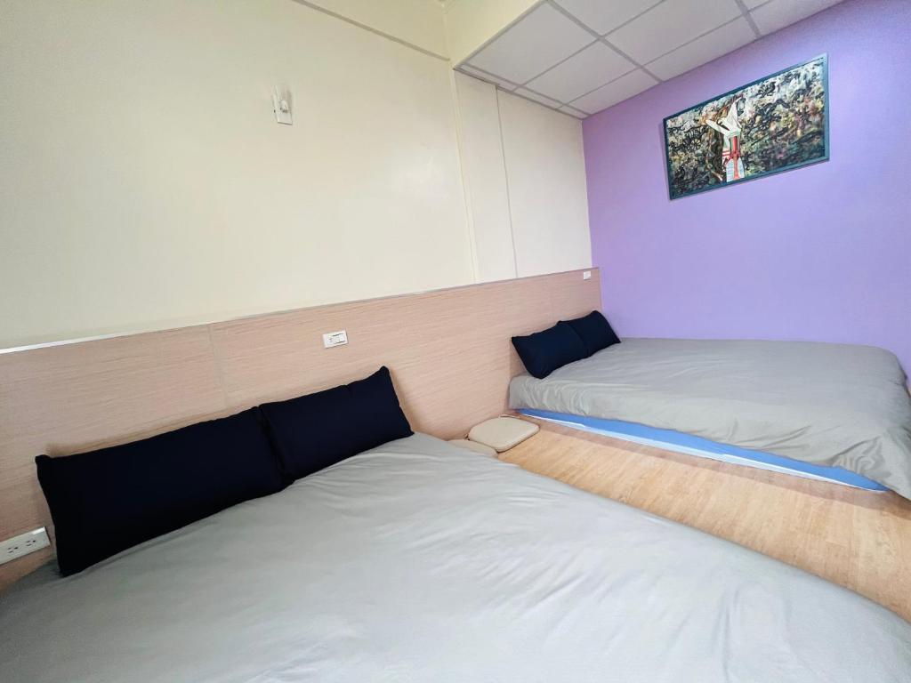 Postel nebo postele na pokoji v ubytování 郵系空間民宿