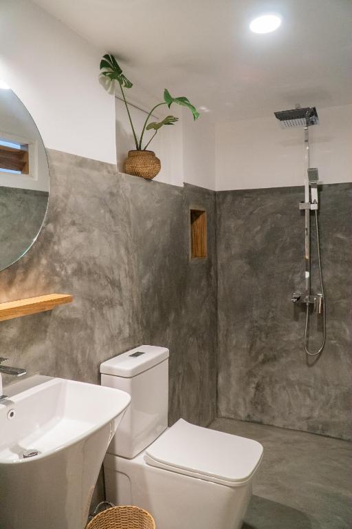 Lucky's Surf Camp - 13