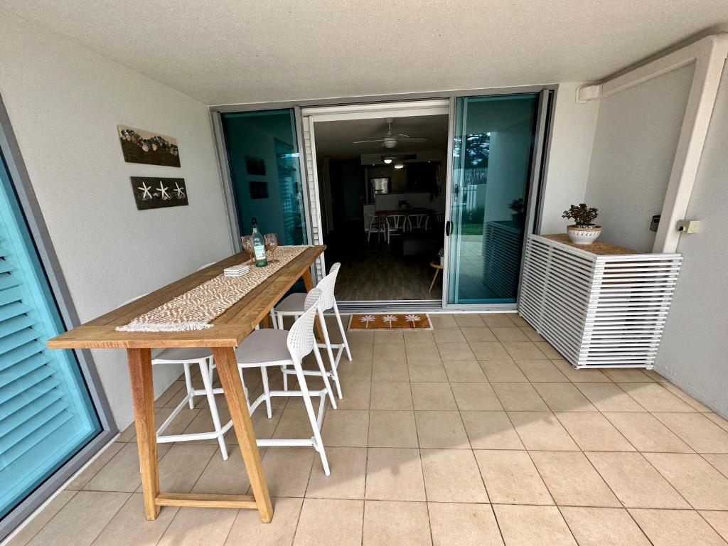 Fotografie z fotogalerie ubytování Bargara Oceanfront Luxury Grd Flr Apartment v destinaci Bargara