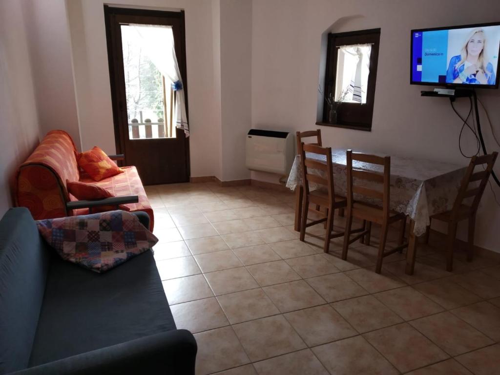 TV a/nebo společenská místnost v ubytování Lorica Apartment Residence LagoSila