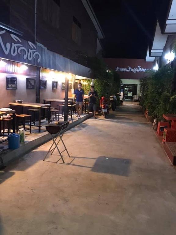 Restaurace v ubytování Baan Aomsin