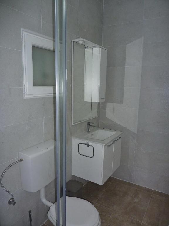 Koupelna v ubytování Rose - Apartmani Janovic