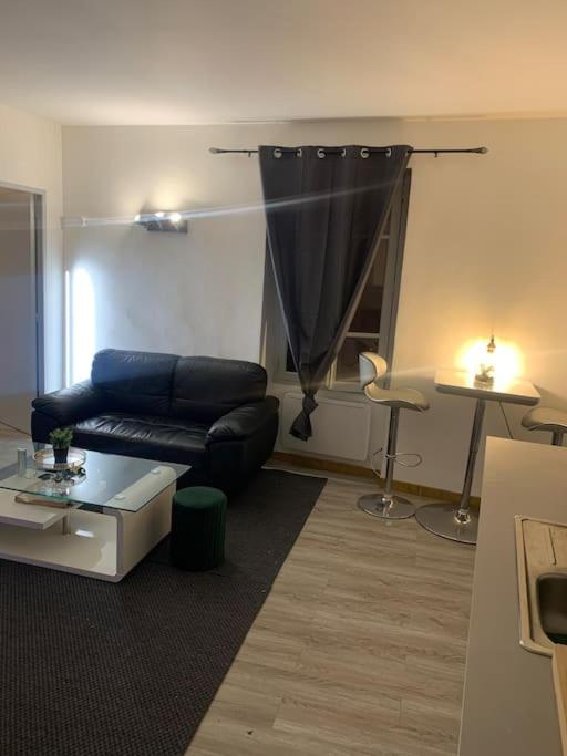 Posedenie v ubytovaní Charmant appartement 2 chambres dans le centre historique