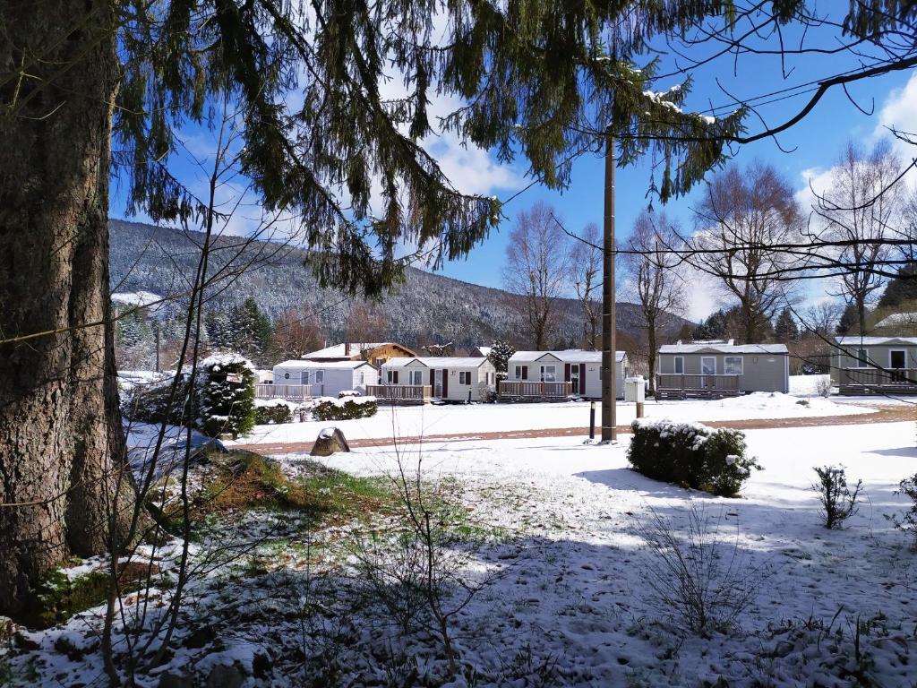Camping Les Granges Bas - Tiny House - Lodges - Mobilhomes v zimě