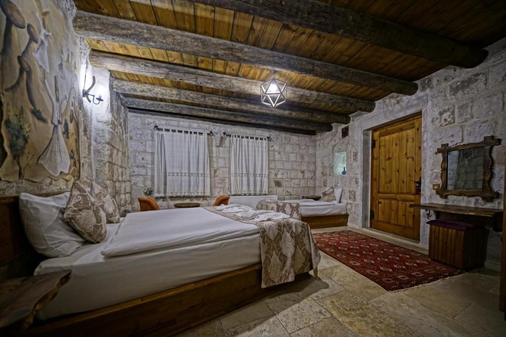 Risus Cave Suites - 9