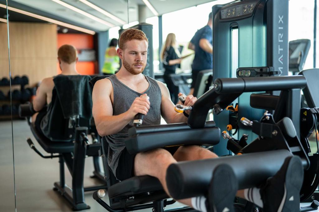 Fitness centrum a/nebo fitness zařízení v ubytování GREFIS Hotel