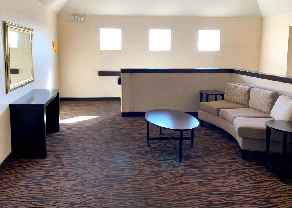 Posezení v ubytování Sleep Inn Phoenix North I-17