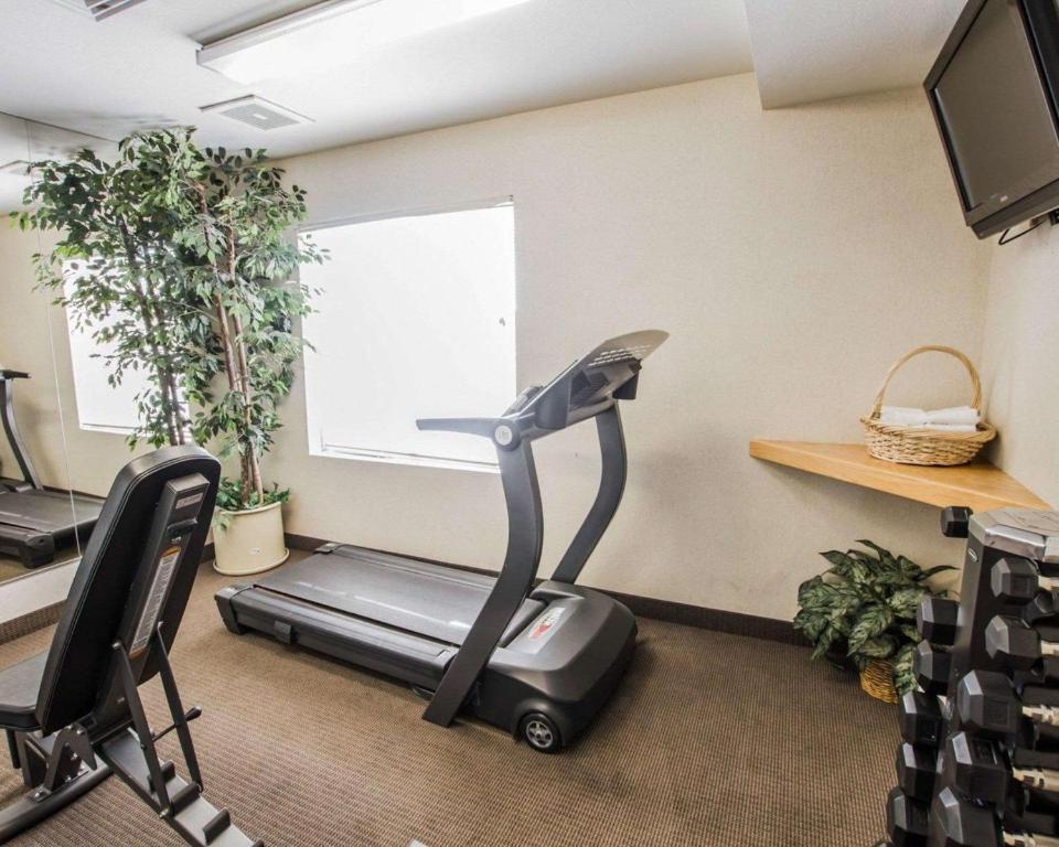 Fitness centrum a/nebo fitness zařízení v ubytování Sleep Inn Phoenix North I-17