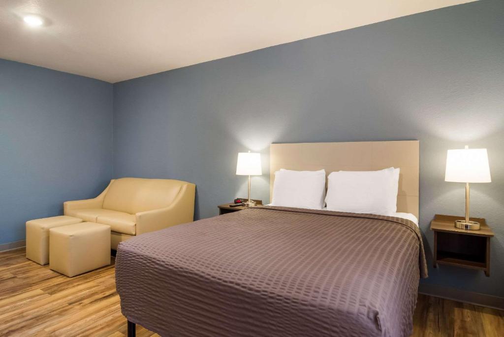WoodSpring Suites Jacksonville - South photo